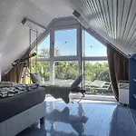 Zanzara Villa Pakozd