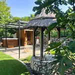 Zanzara Villa *