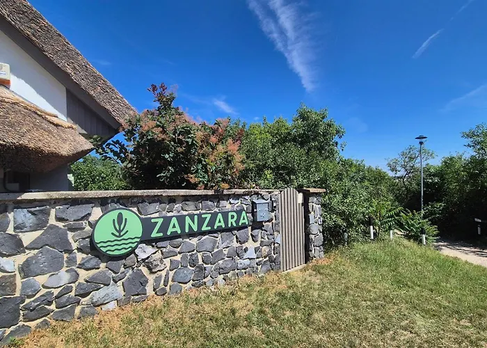 Zanzara Villa Pakozd